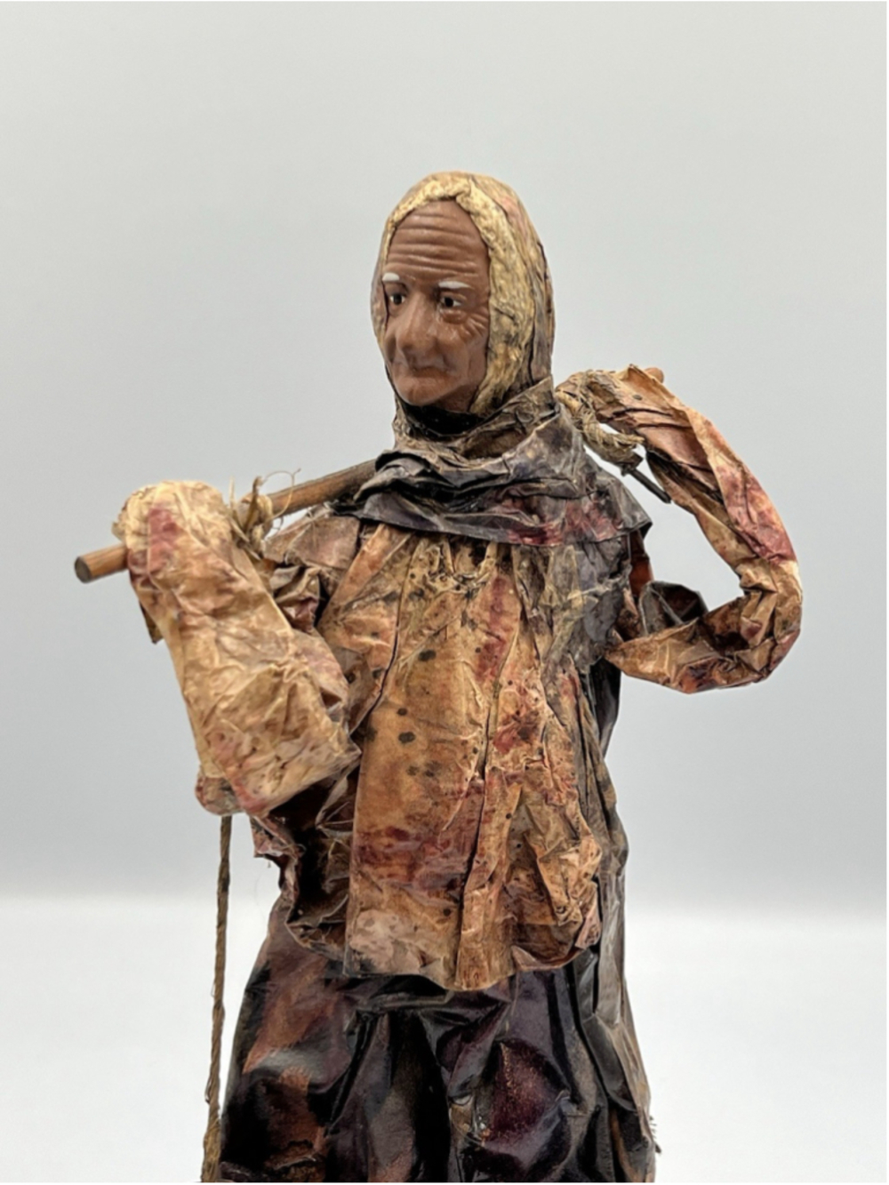 VTG Paper Mache Mexican Folk Art Figure Woman Carrying Jugs Wooden Platform SEE